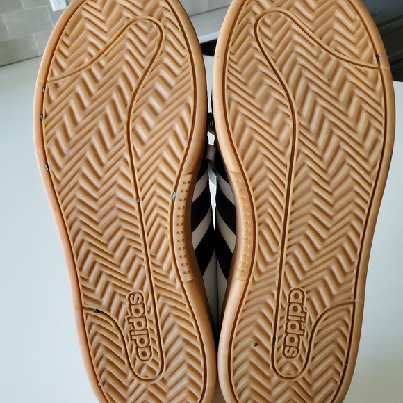 Women's Adidas size 9 - Picture 3 of 4